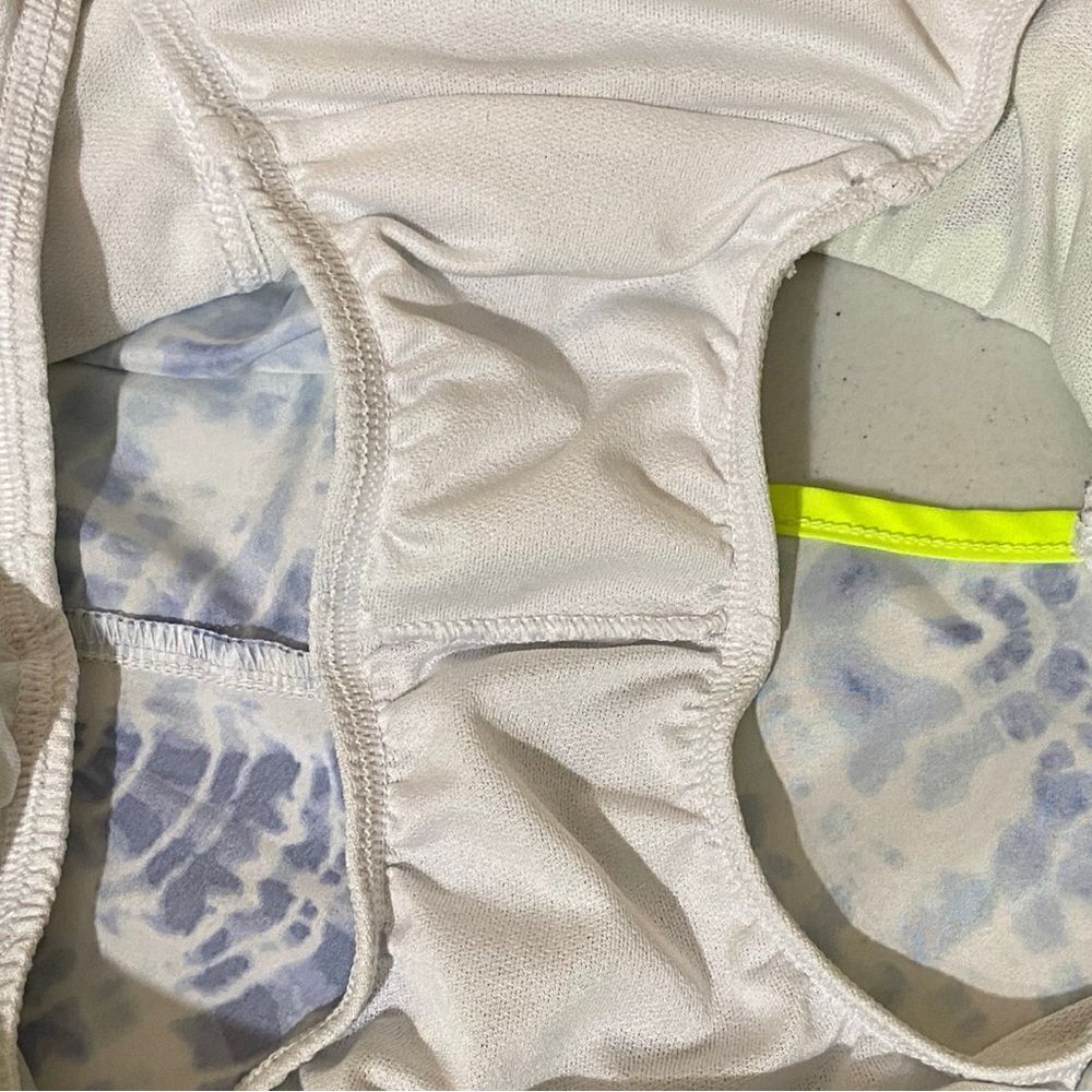 VSX Sport By Victoria’s Secret Blue Tie Dye Run Shorts and Sports Bra - Picture 8 of 11